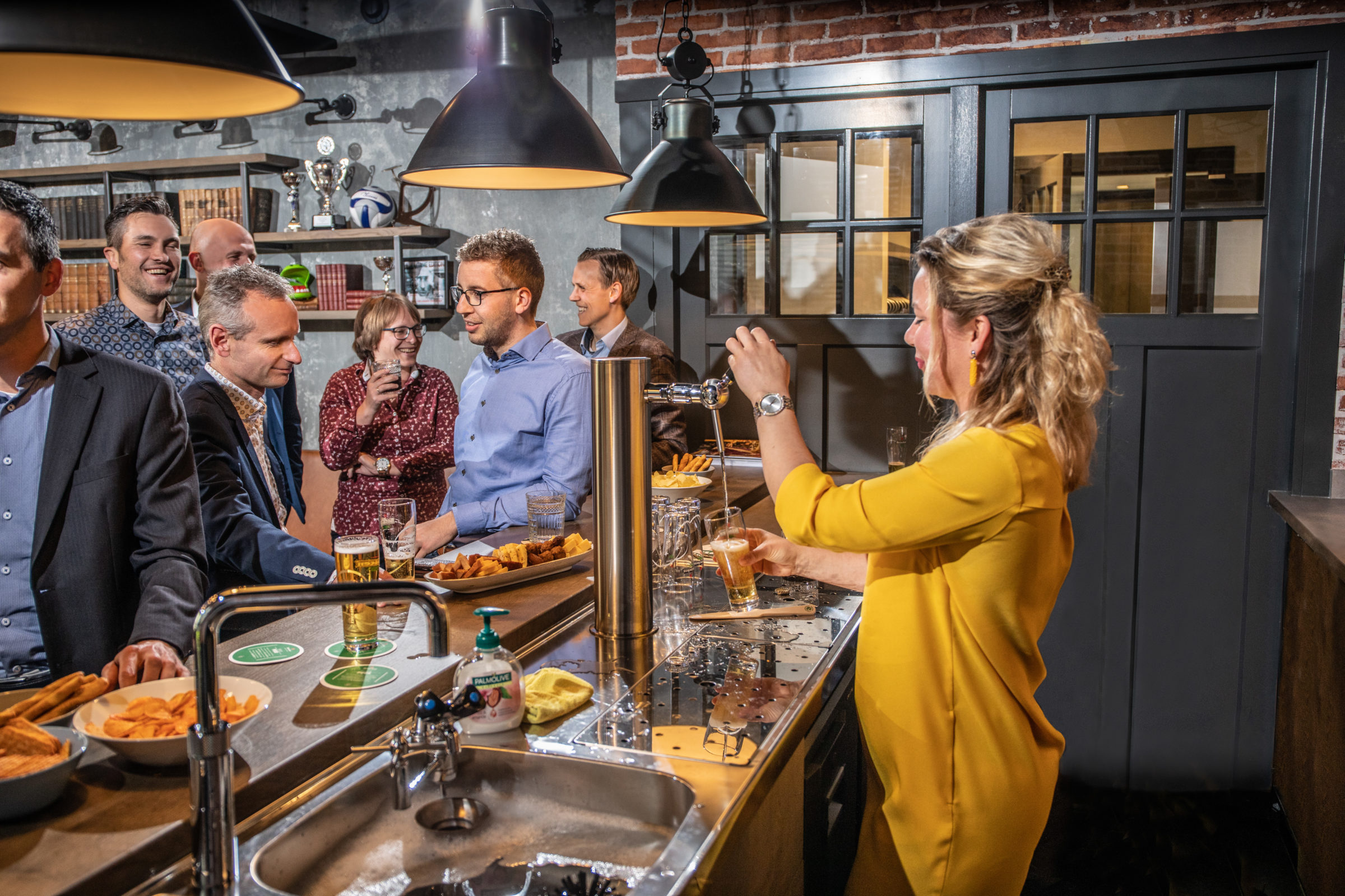 Laudame Finance borrel in Café de Hef, de eigen kroeg van Laudame Financials