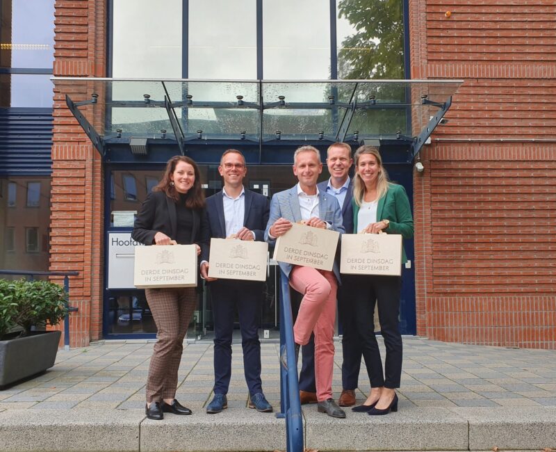 Lianne Pols, Lex Moret, Albert Mastenbroek, Jan-Willem Oosterom en Mariëlle Mulder tijdens de prinsjesdagactie van Laudame Financials