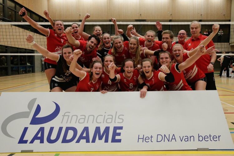 Laudame Financials VCN Dames 1 na hun overwinning in de halve finale