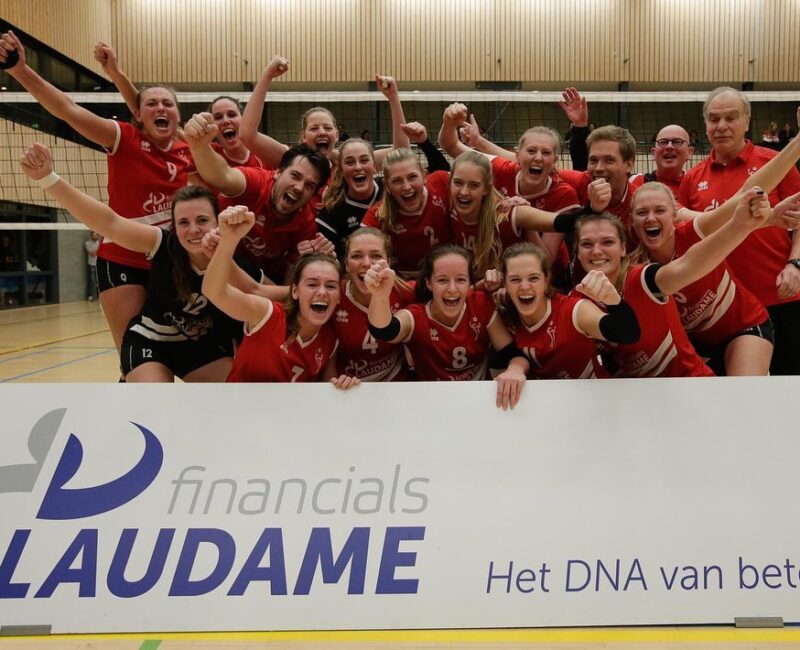 Laudame Financials VCN Dames 1 na hun overwinning in de halve finale