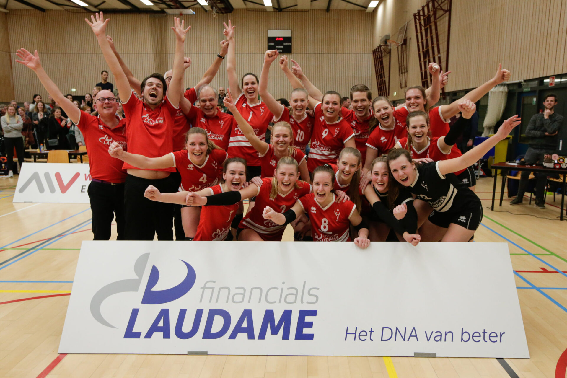 Teamfoto Na Overwinning (Laudame Financials VCN Dames 1)