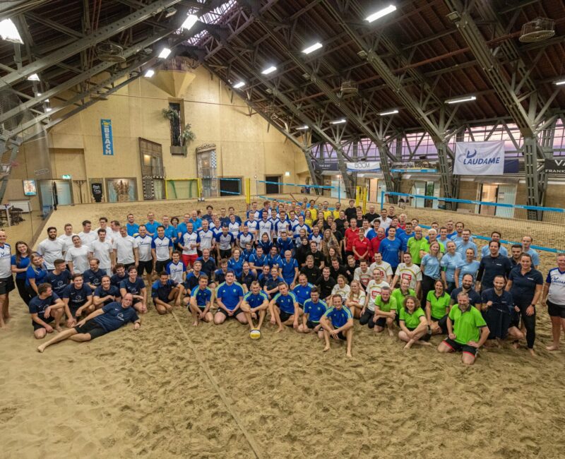 Beachvolleybaltoernooi groepsfoto